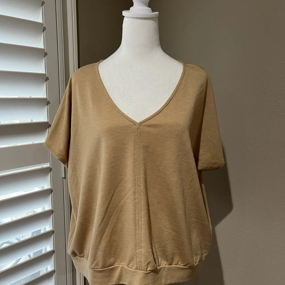 Women’s Shirt - Picture 2 of 3